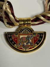 Collier en soie avec pendentif