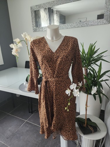 Une robe imprimée léopard - robe,