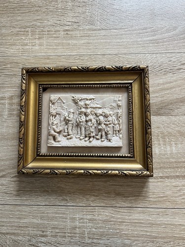 Cadre doré bas relief - bas-relief, scène