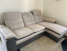 canapé d'angle gris, 3 places avec méridienne, ancienneté 5 ans, Château d'Ax