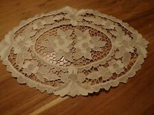 Linge ancien Napperon ovale en dentelle écrue