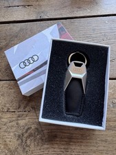 Porte-clés AUDI + Boîte AUDI