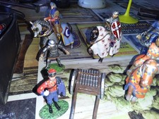 Figurines médiévales en