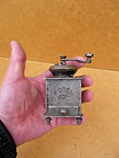 Ancien petit moulin à poivre