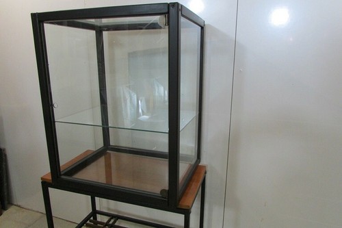 Vitrine toutes faces ancienne
