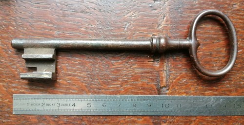 Vit ancienne grosse clé de - -,