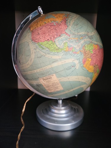 Globe terrestre lumineux - , en