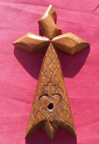 Une croix bois olivier - une,