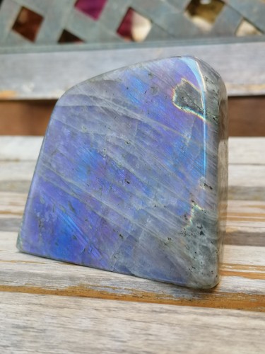 Labradorite forme libre polie