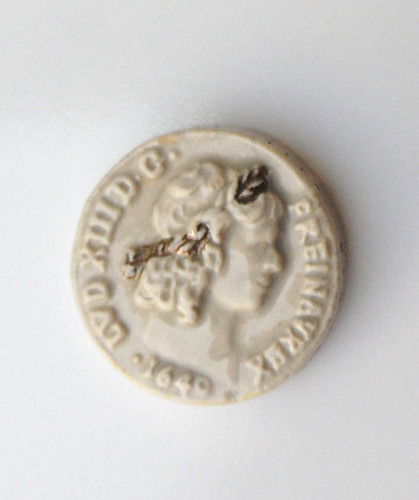 Fève pièce louis d - ,