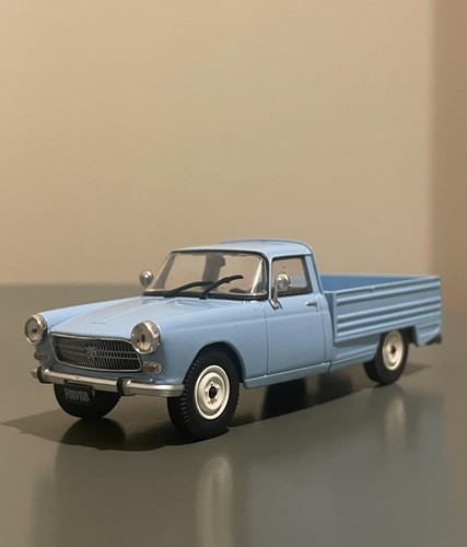 Voiture miniature peugeot - miniature,