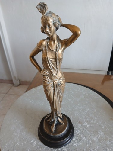 Sculpture bronze femme - en,