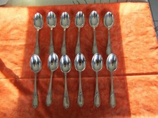 12 cuillières en métal