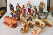 LOT  17 SANTONS DIFFERENTES