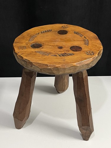 Ancien tabouret traite en - de,