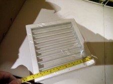 grilles  de ventilation ou décompression de hotte de cheminée blanche 20/ 20cm 