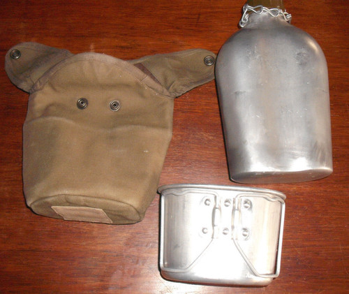 Equipement militaire gourde - , et