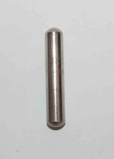 Axe en métal centreur pour