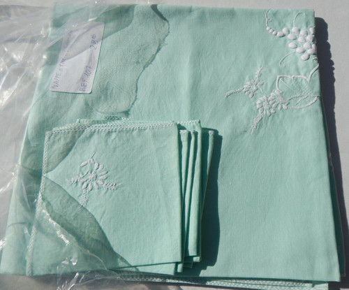 Petite nappe brodée 6 - petite,