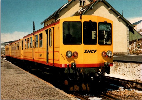 Cerdanya line train - la, station