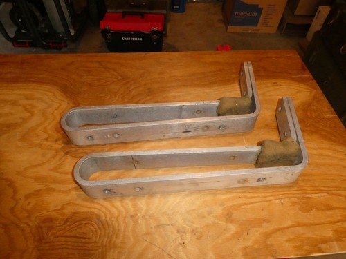 Correct craft seat brackets - correct,
