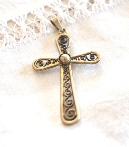 Pendentif croix filigrane - , en