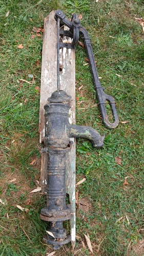 Pompe ancienne eau - ancienne, en