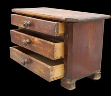 DOLL CHEST OF DRAWERS 1900 - 1920 / antique toy toy toy (mag)