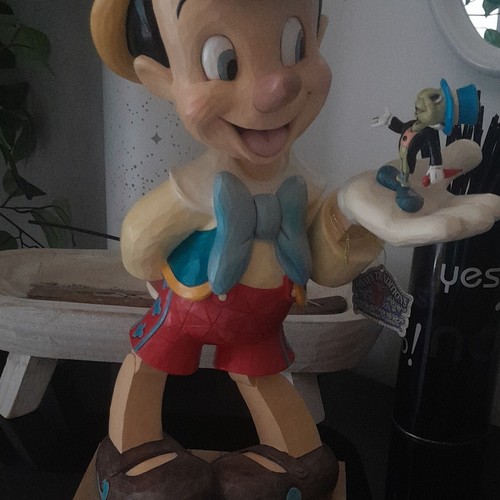 Disney figurine statue - disney,