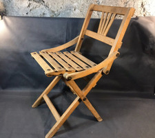 Ancienne petite chaise pliante en bois pour enfant vintage années 1950