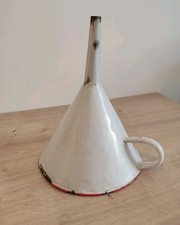 Ancien Entonnoir en Tôle