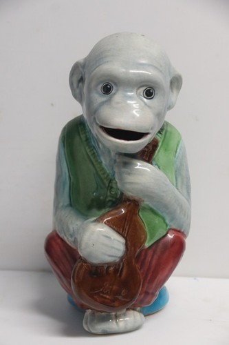 Ancien pichet singe - , musicien