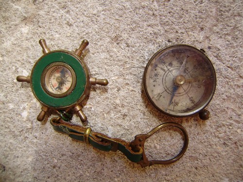 Boussole militaire ancienne - , +