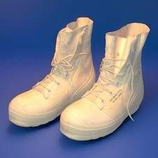 BATA BOOTS COLD WEATHER MICKEY MOUSE BUNNY BOOTS/ HUNTING SNOW MOBILE 10R