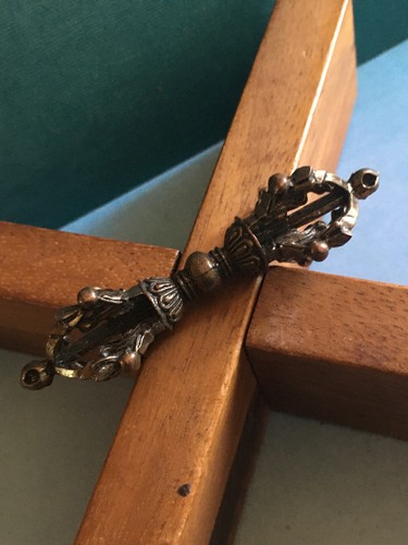 Instrument pendentif dorje - /,