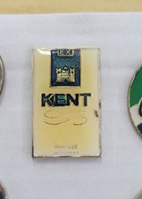 KENT Cigarette paquet British American Tobacco Barclay Lapel Pin
