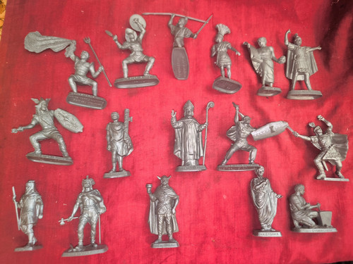 Série figurines - 16,