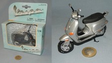 Maisto 1/18 : Jeu de 2 Vespa