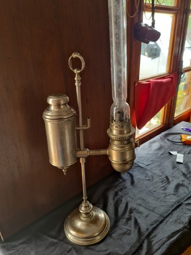 Ancienne lampe a petrole - ancienne,