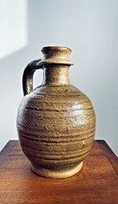 Élégante cruche en grès