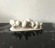 Groupe De Oiseaux Porcelaine Biscuits . Signé “KELENE.