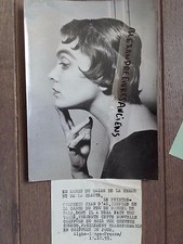 1955 PRESS PHOTO HAIRSTYLE BY JEAN D'AZ AT THE SALON DE LA FEMME ET LA BEAUTÉ 