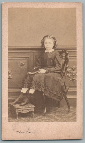 Cdv petite fille livre - petite,