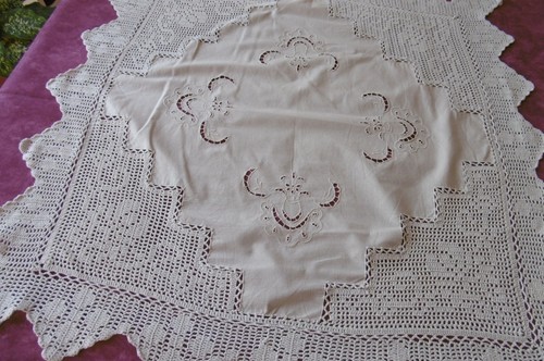 Jolie nappe avec dentelle