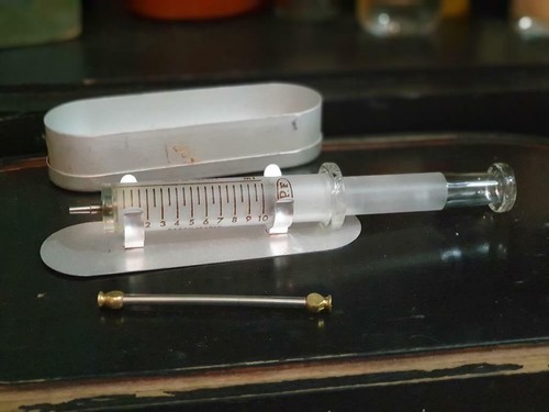 Ancienne seringue médicale