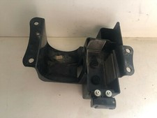 UN SUPPORT DE BATTERIE CACHE