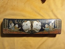 Boîte ancienne laquée peinte