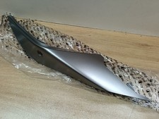 UNE COQUE ARRIERE GAUCHE GRISE