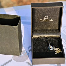 Omega Beau Porte-Clés Idéogramme Chinois Original Neuf avec Boîte