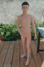 mannequin adolescent réaliste